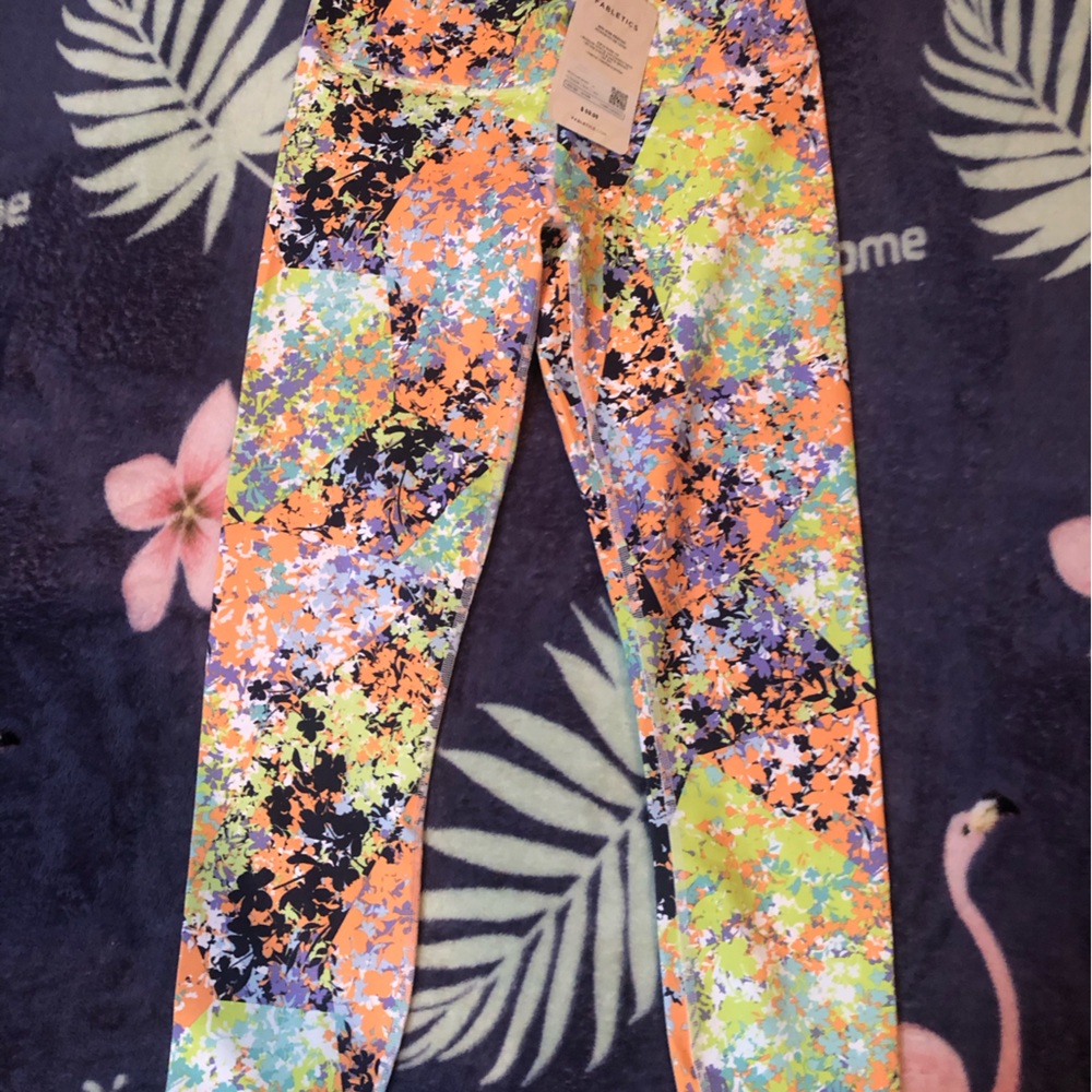Fabletics Mid rise Powerhold Capri legging Sz XS NWT